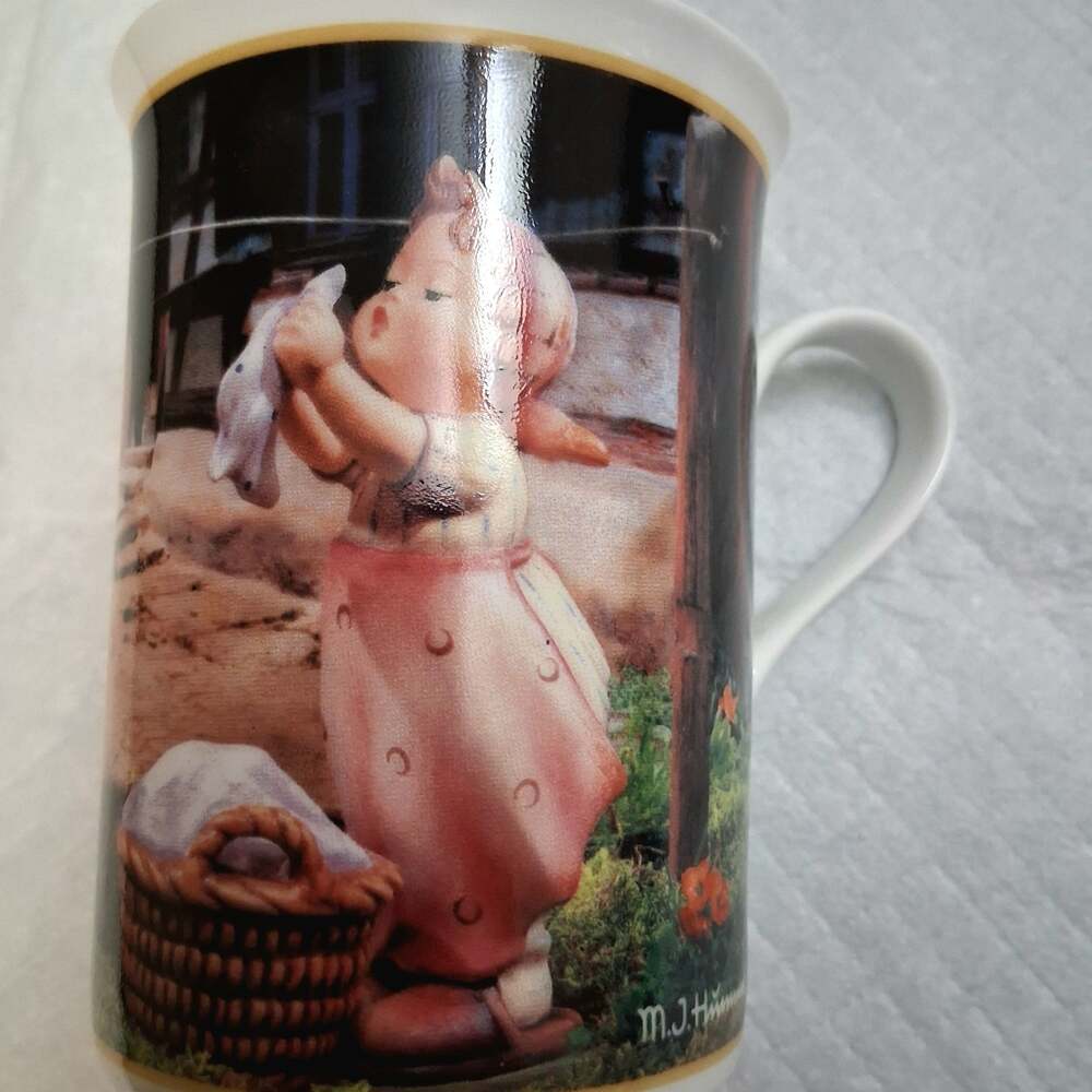 Danbury Mint M.I. Hummel Fine Porcelain Collector Mug Wash Day March